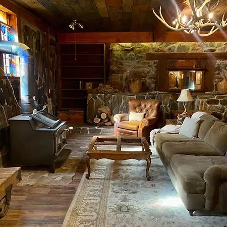Vintage 1857~Stone & Beam Cellar Apartment